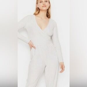 🤍🤍Victoria's Secret Classic White Jumpsuit 🪽